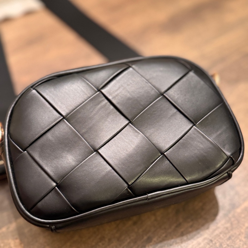 Elegant Black Woven Vegan Leather Crossbody Bag - Picture 3 of 15